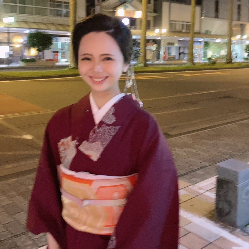 楽しくゆったりお話しましょう「スナックひまわり」