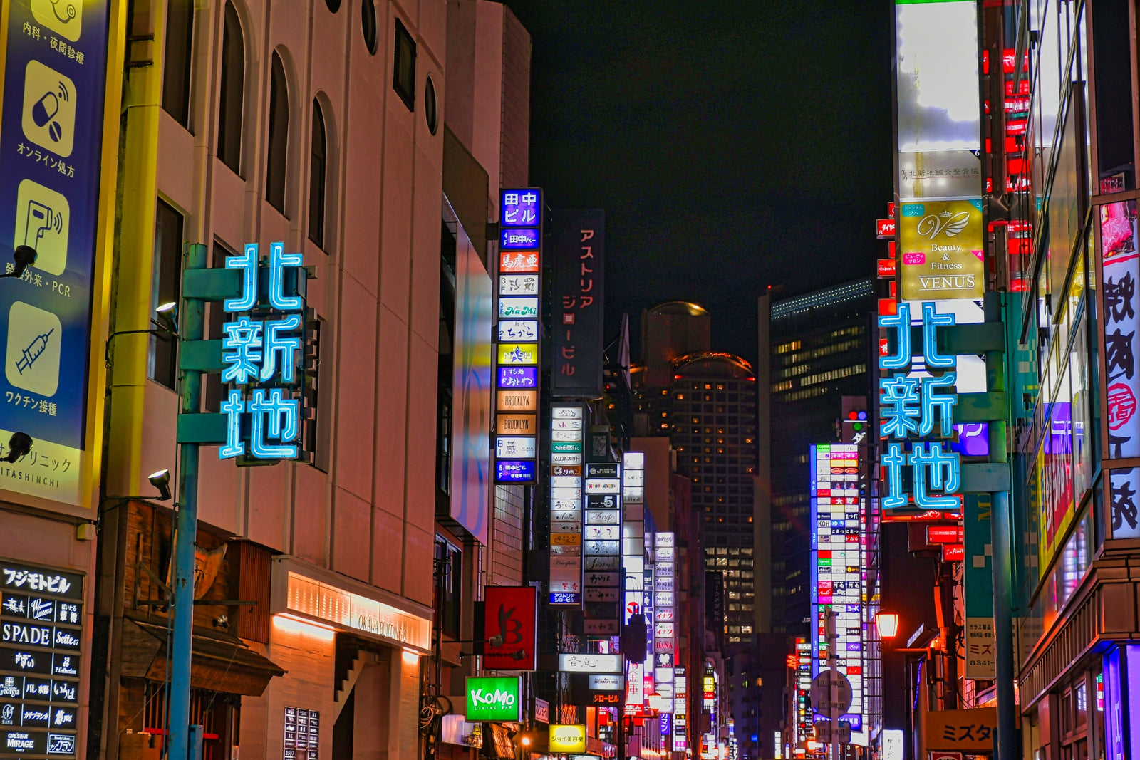大阪の夜を、地元のように楽しもう。