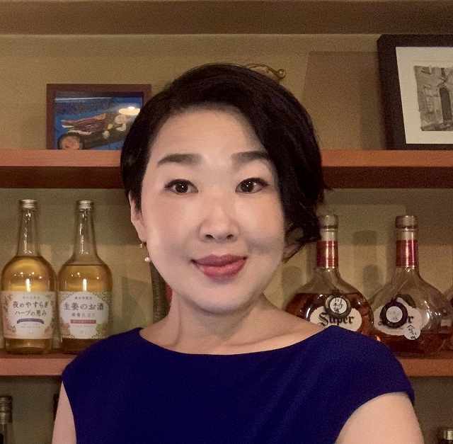 おっとりママと個性豊かなお客様が集う自由空間「ライズ」 - オンラインスナック横丁