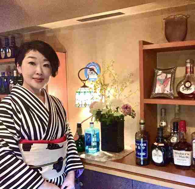 おっとりママと個性豊かなお客様が集う自由空間「ライズ」 - オンラインスナック横丁